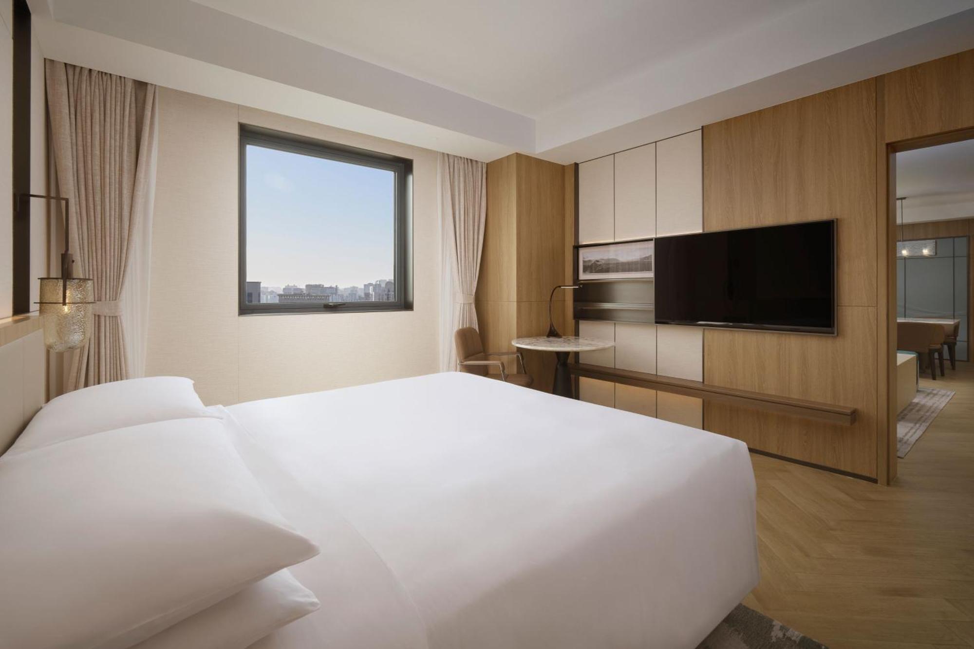 Courtyard By Marriott Shanghai Xujiahui Exterior photo