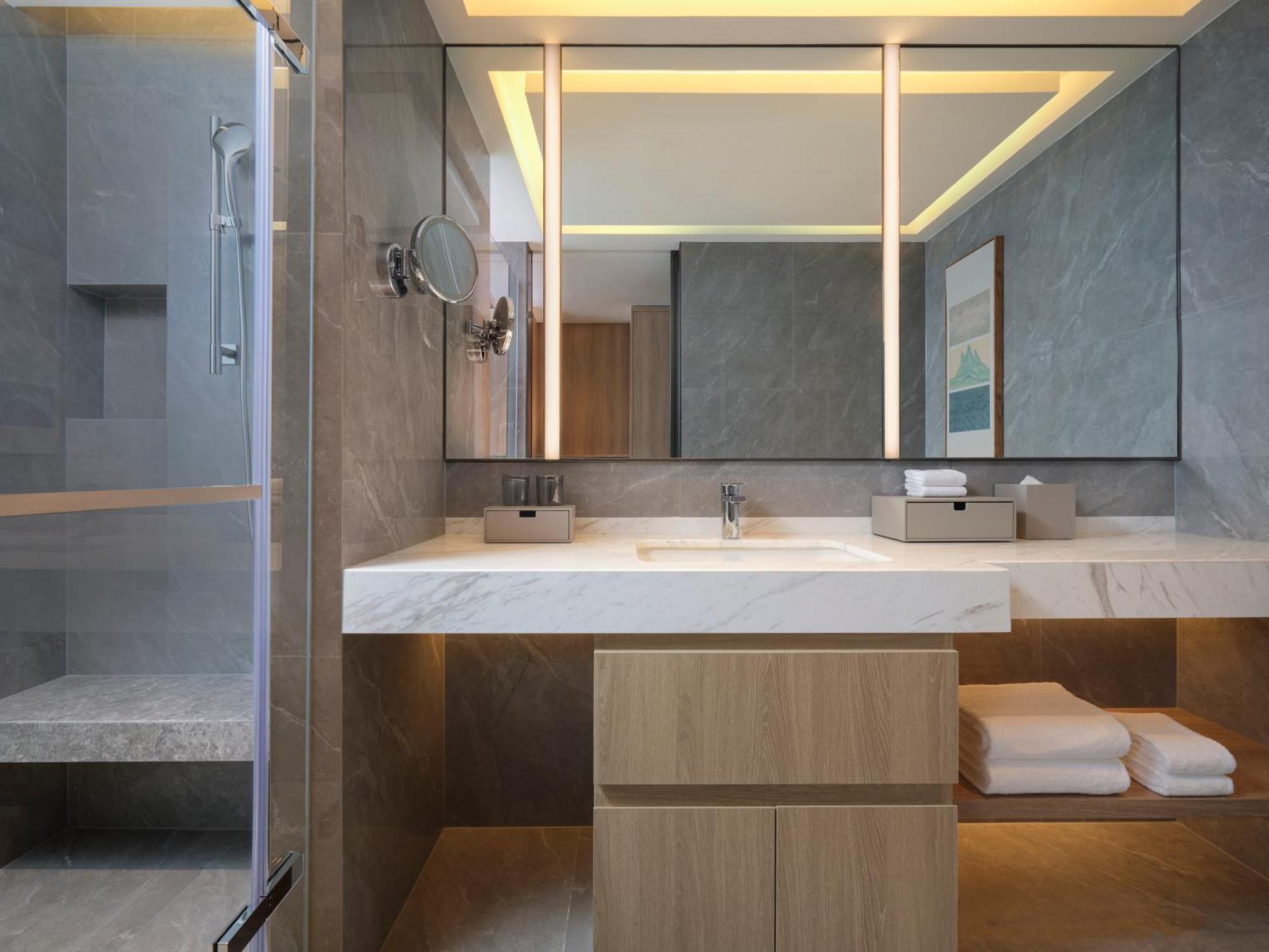 Courtyard By Marriott Shanghai Xujiahui Exterior photo