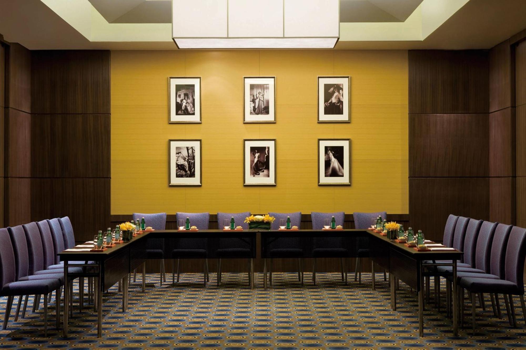 Courtyard By Marriott Shanghai Xujiahui Exterior photo